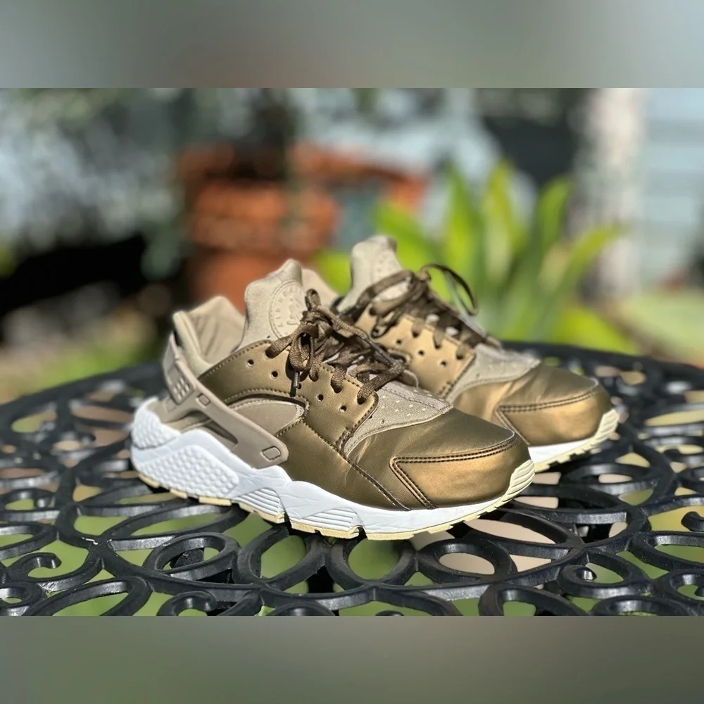 Nike — Gold + Tan Custom Huarache